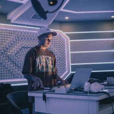 Jesaaelys Ayala González brother Jeremy Ayala González making music.